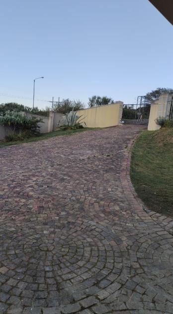 To Let 4 Bedroom Property for Rent in Oatlands North Eastern Cape